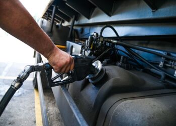 Petrobras anuncia aumento de R$ 0,22 no preço do litro do diesel para as distribuidoras