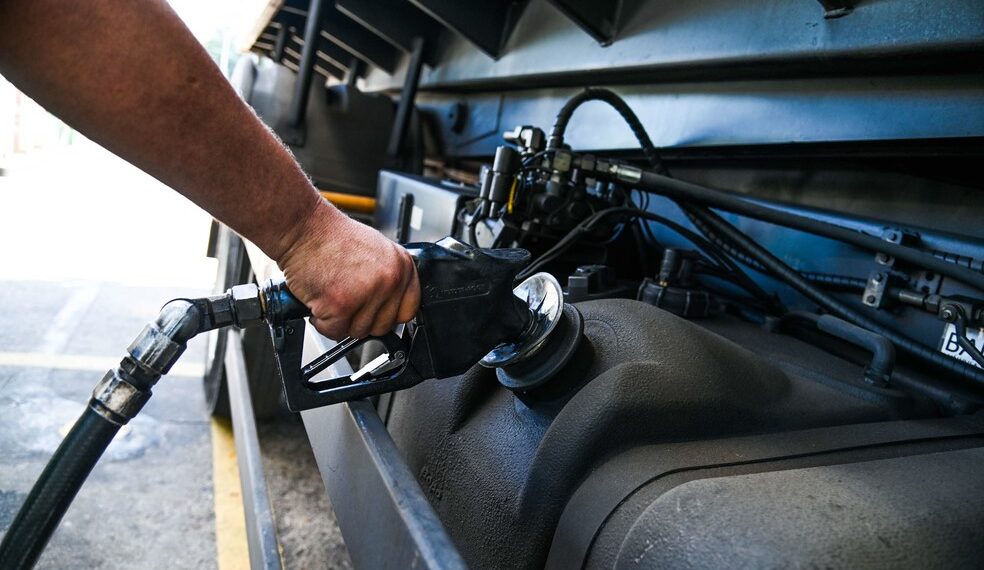 Petrobras anuncia aumento de R$ 0,22 no preço do litro do diesel para as distribuidoras