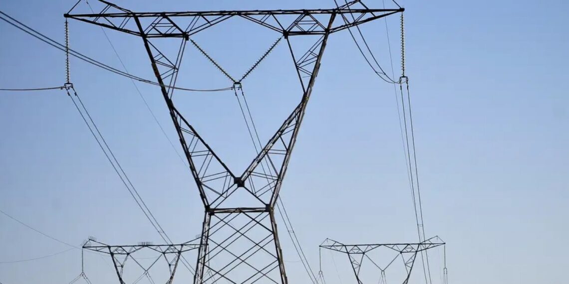 Conta de luz sem taxa extra em 2025 depende de chuvas, diz Aneel