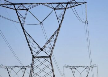 Conta de luz sem taxa extra em 2025 depende de chuvas, diz Aneel