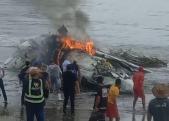 QUEDA AVIÃO: PILOTO MORRE,  QUATRO PASSAGEIROS SOBREVIVEM