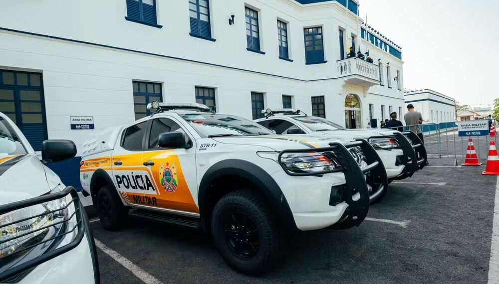 Criminosos em carro atiram em pedestres no centro de Rio Branco