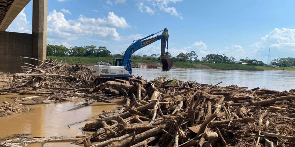 Balseiros da Ponte da União, no Juruá, são removidos