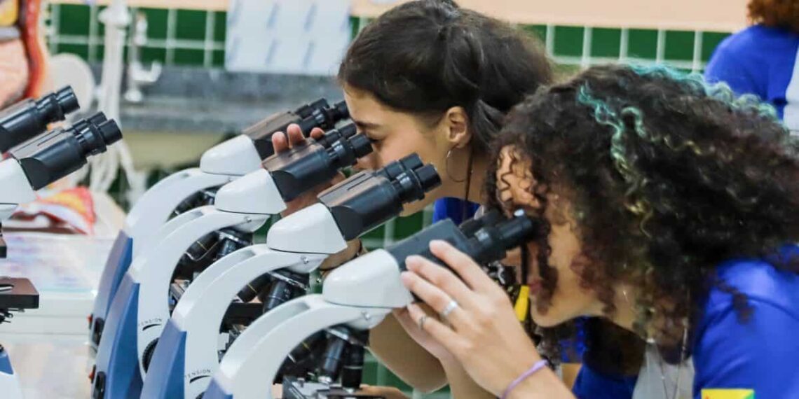 Escola de Rio Branco tem mais de 30 alunos com nota acima de 900 no Enem