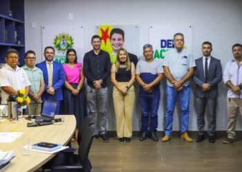 Governo do Acre e prefeitura de Porto Acre firmam parceria para melhorias em ramais, ruas, portos e balsas