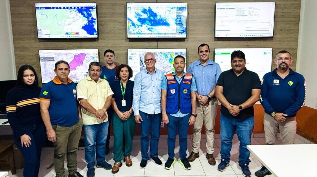 Governo do Acre debate com autoridade boliviana projeto de intervenção no Rio Acre