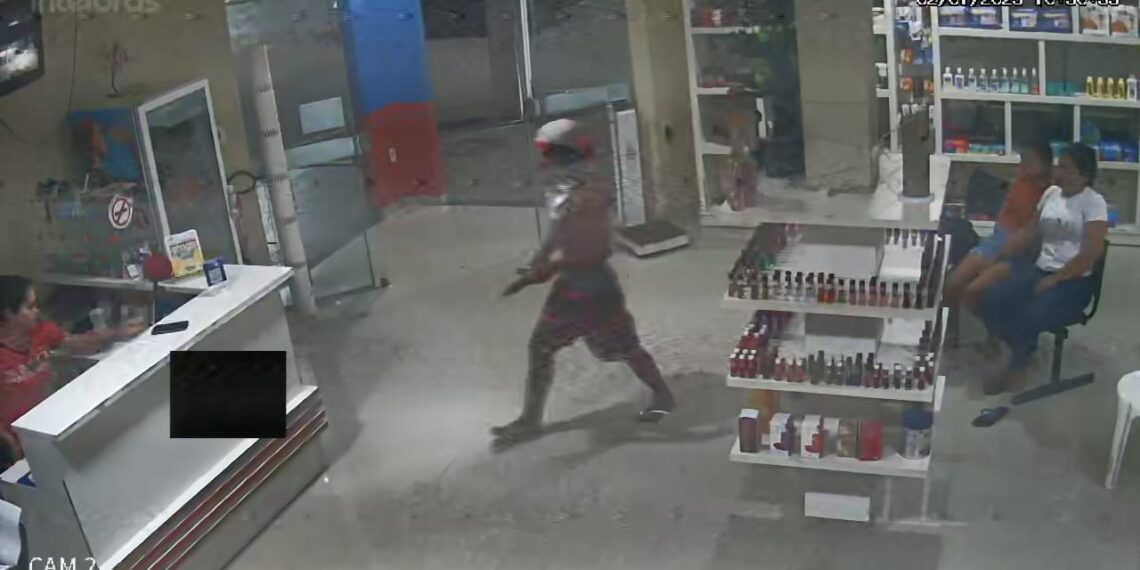 Menor é apreendido após roubo a farmácia no centro de Sena Madureira e confessa outros furtos