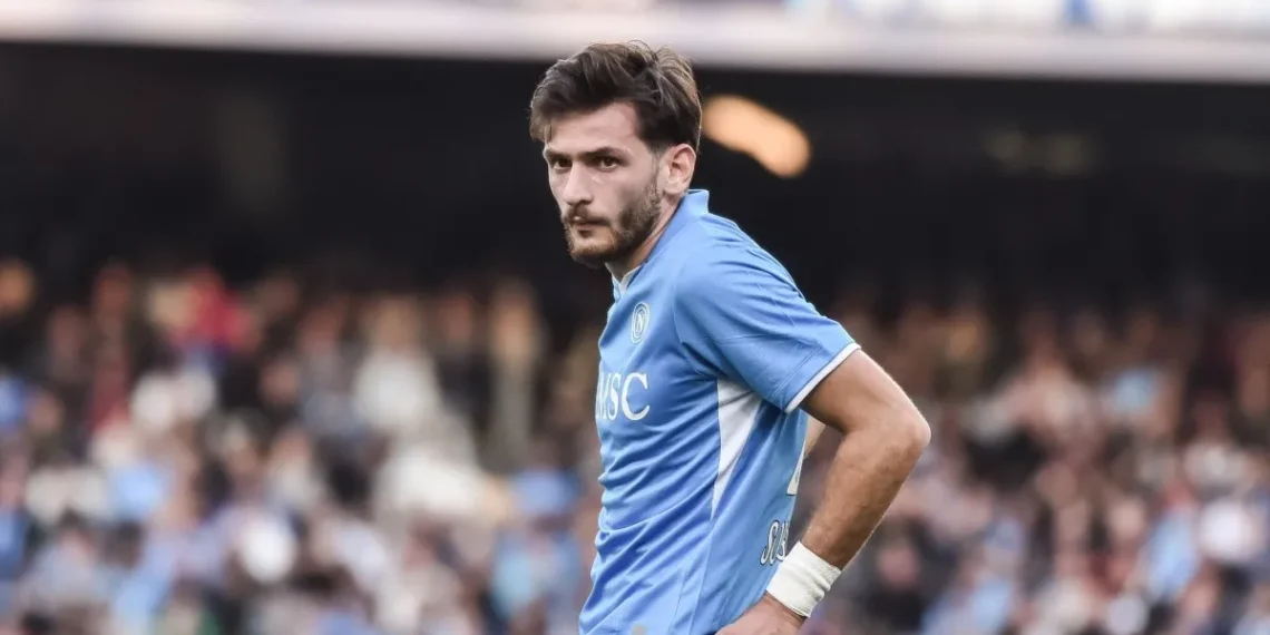PSG faz oferta para tirar Kvaratskhelia do Napoli, dizem fontes