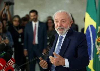 Vamos baixar o custo de vida, afirma Lula
