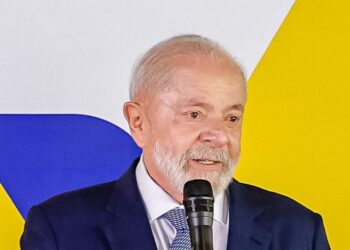 Lula planeja reforma ministerial em etapas; mudanças começam pelo Planalto