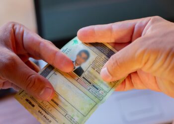 Detran do Acre convoca condutores para retirar CNHs esquecidas