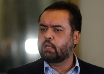 TRE do Rio absolve chapa de Cláudio Castro em ação por gastos em 2022