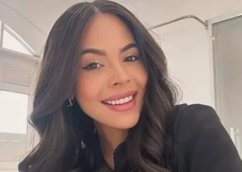 Influencer morre aos 28 anos após complicação por infecção no ovário