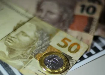Cai o número de endividados no país, aponta entidade do comércio