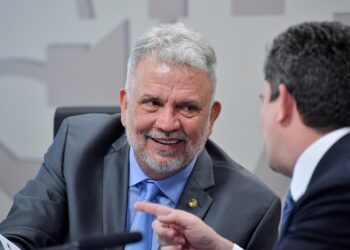Petecão propõe reconhecimento oficial para ampliar valorização dos profissionais da saúde