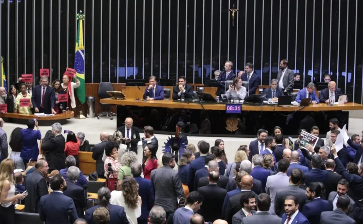 Câmara Aprova Projeto para Fortalecer Micro e Pequenas Empresas no Comércio Exterior