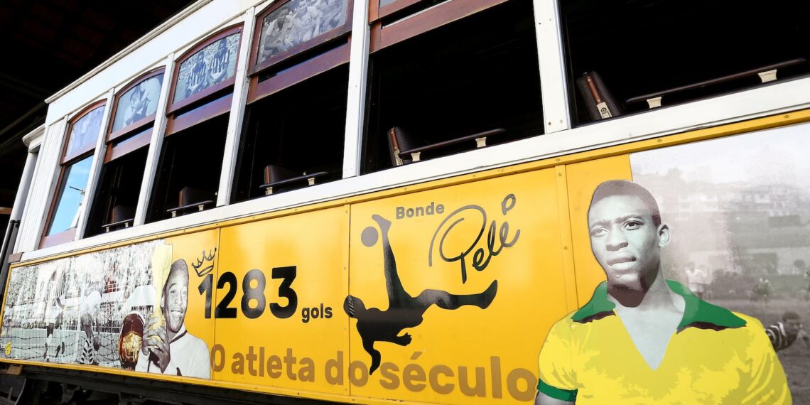 Neymar Pai anuncia compra da marca Pelé e Santos vai explorar imagem comercialmente