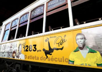 Neymar Pai anuncia compra da marca Pelé e Santos vai explorar imagem comercialmente