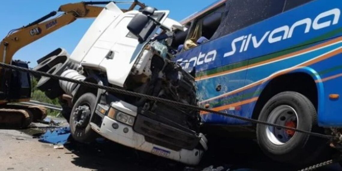 Veja quem são os 11 mortos em acidente na BR-116, no RS