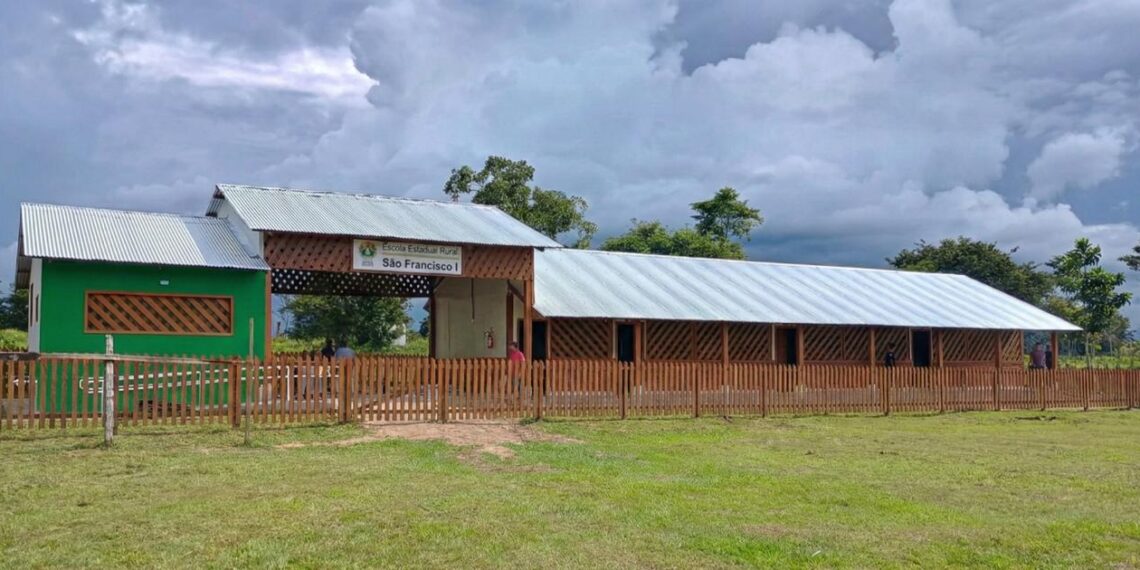 Com investimento superior a R$ 500 mil, governo do Acre amplia acesso à educação no interior