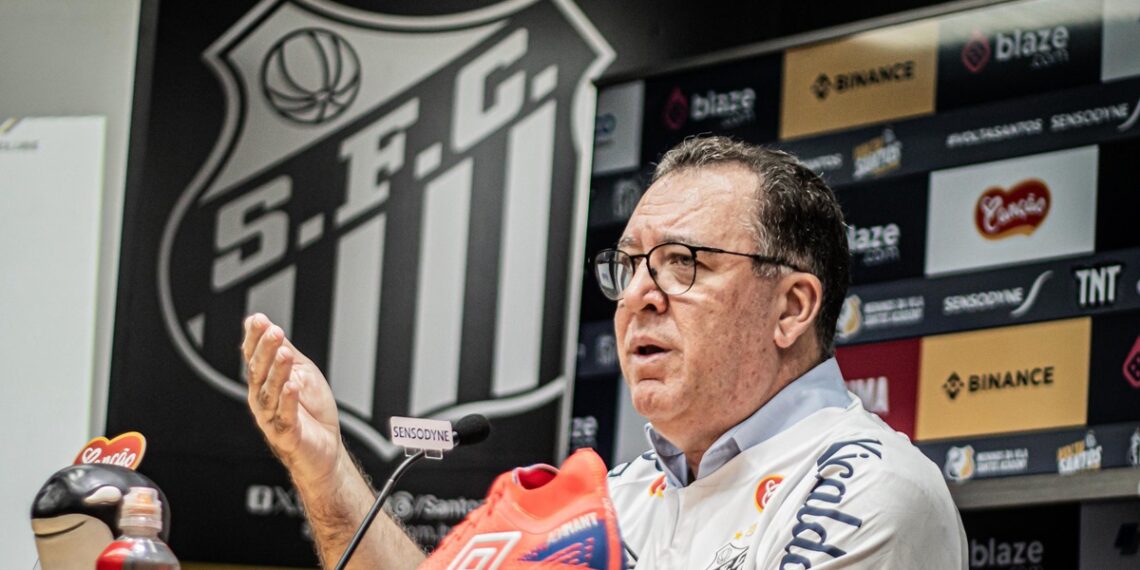 Presidente do Santos divulga número que Gabigol usará após retorno