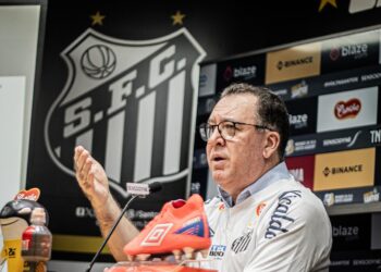 Presidente do Santos divulga número que Gabigol usará após retorno