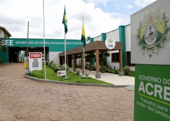Governo do Acre publica edital com bolsa de R$ 2.100 para professores da rede estadual