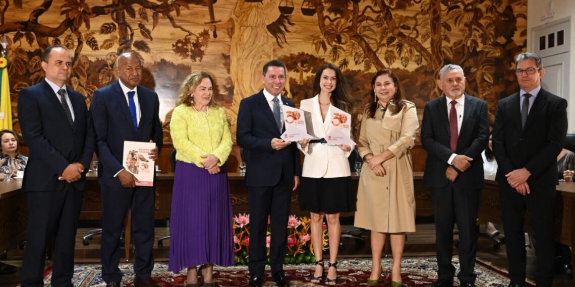 Três décadas de cidadania: OCA e Secretaria de Administração recebem homenagem do TJAC