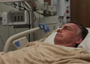 Ex-presidente Bolsonaro é hospitalizado com infecção pulmonar potencialmente fatal