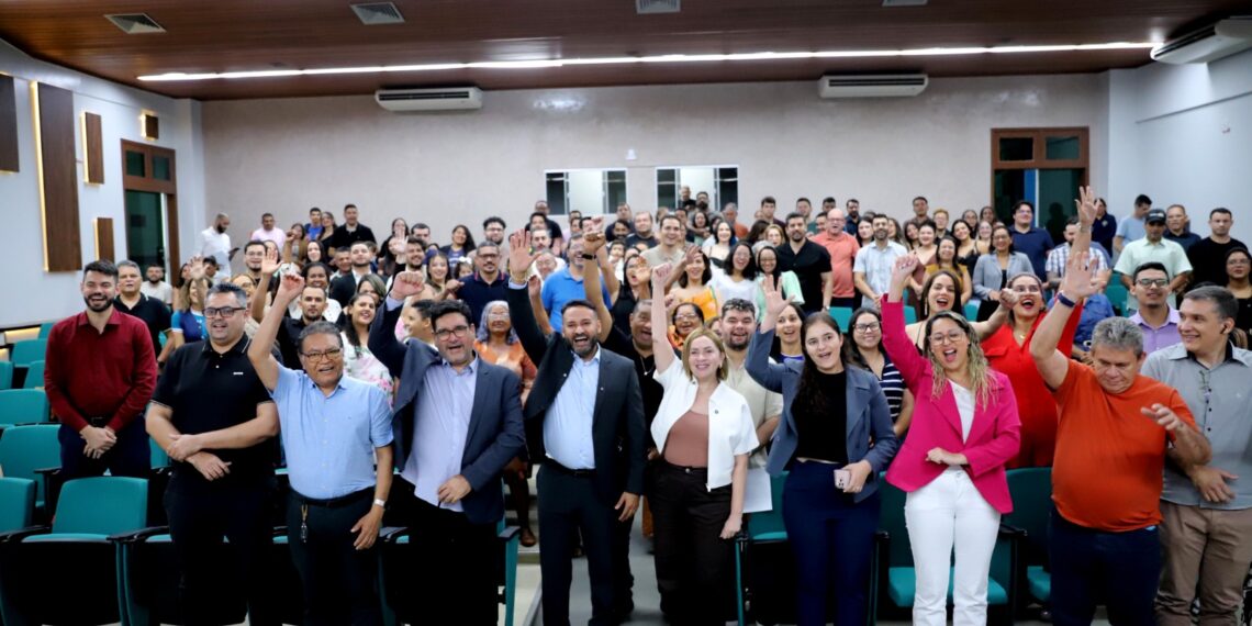 Professores são empossados e passam a integrar rede pública do Acre