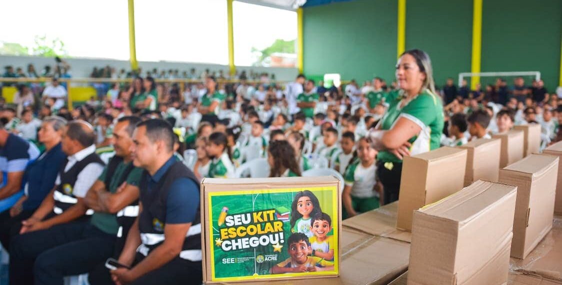 Governadora Mailza entrega kits escolares e fortalece a educação em Rodrigues Alves