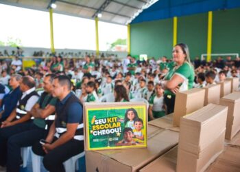 Governadora Mailza entrega kits escolares e fortalece a educação em Rodrigues Alves