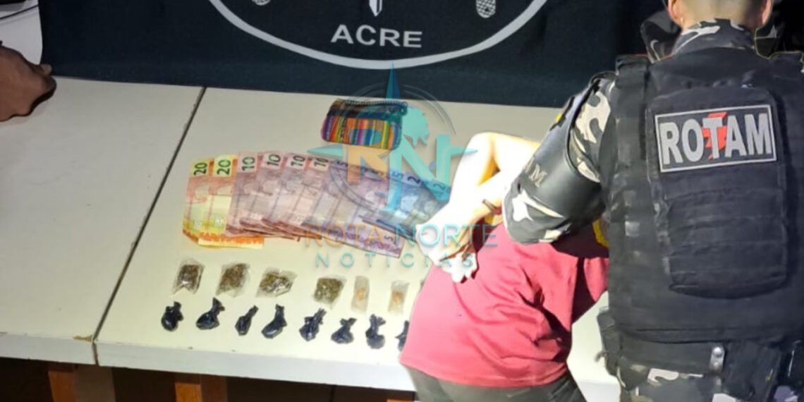 Suspeito foge de abordagem policial e adolescente é apreendido com drogas