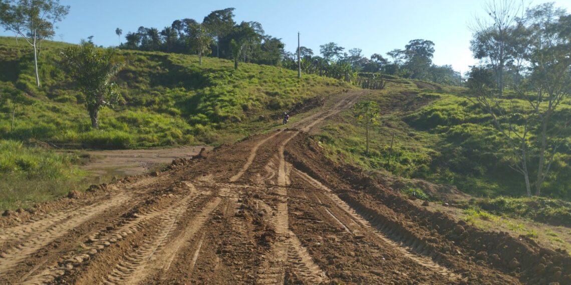 Em Rio Branco, governo do Acre melhora acesso ao Ramal do Noca
