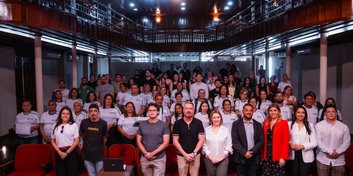 Sete cursos profissionalizantes formam novos alunos com certificação do governo