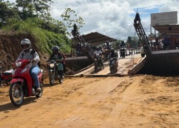 Travessia por balsa volta a ser gratuita entre Cruzeiro do Sul e Rodrigues Alves