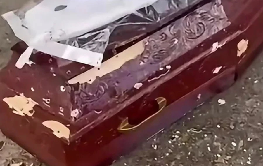 Homem invade enterro, metralha caixão e acaba morto pela PM. Veja vídeo