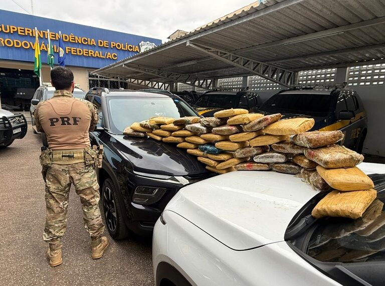 PRF apreende 43 kg de skunk ocultos em fundo falso de caminhonete