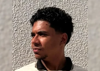 Dupla mata homem após perceber que celular roubado não era iPhone
