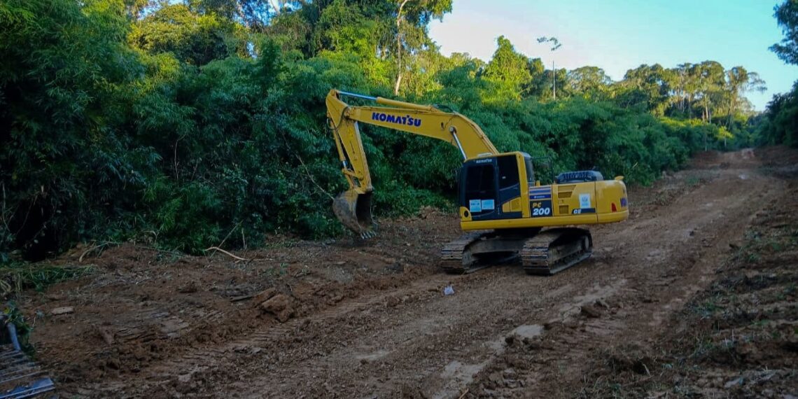 Máquinas em ação garantem avanço das obras em ramais da Transacreana