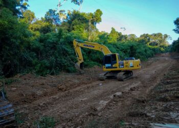 Máquinas em ação garantem avanço das obras em ramais da Transacreana