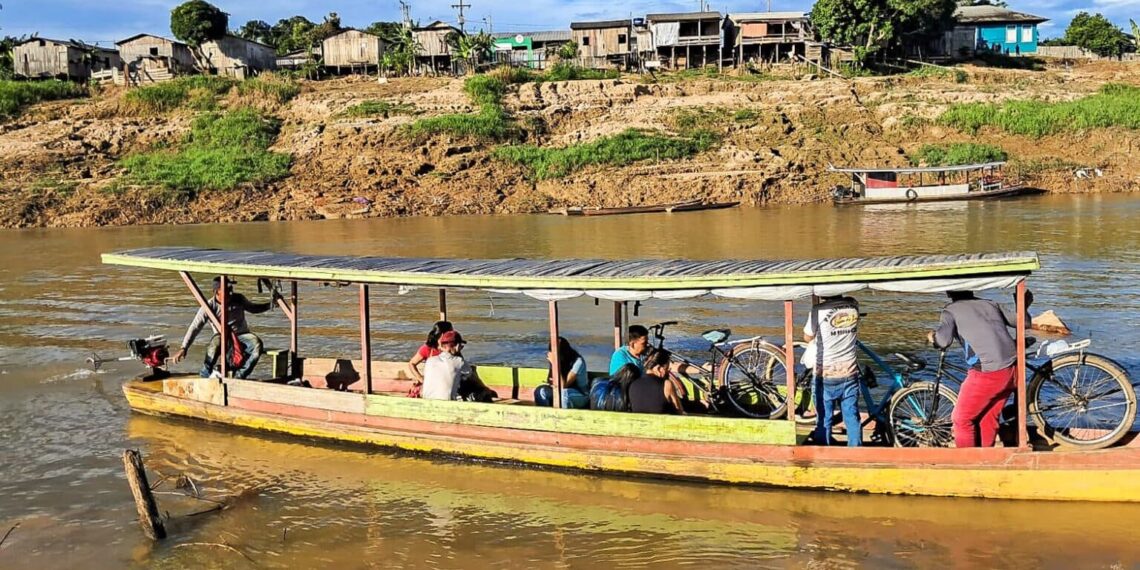 Governo contrata embarcação para garantir travessia de moradores em Sena Madureira
