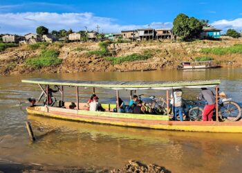 Governo contrata embarcação para garantir travessia de moradores em Sena Madureira