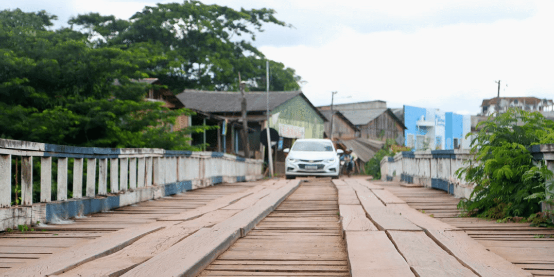 Acre e Bolívia unem esforços para restaurar ponte sobre o Igarapé Rapirrã, em Plácido de Castro