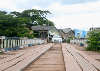 Acre e Bolívia unem esforços para restaurar ponte sobre o Igarapé Rapirrã, em Plácido de Castro