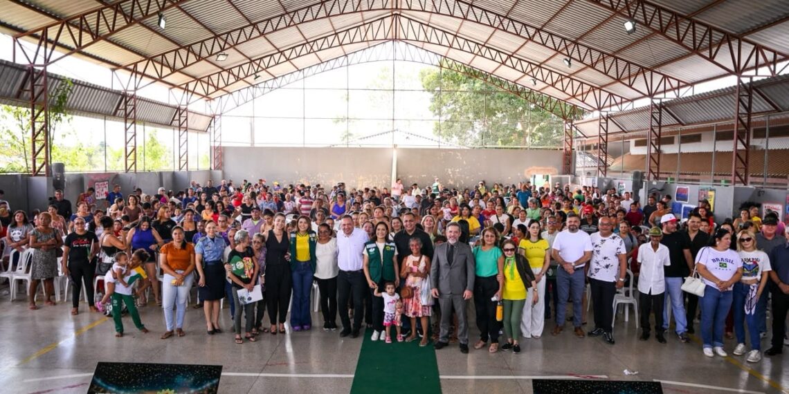 Entrega de títulos de terra marca início do Programa Reforma Lar para mil famílias