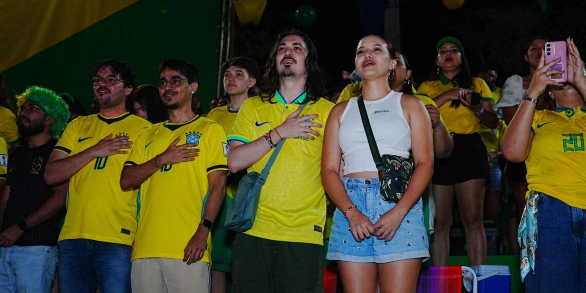 Projeto Copa do Nosso Jeito reúne público em clima de estádio na Concha Acústica