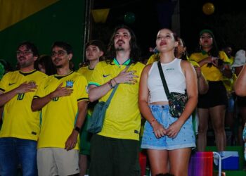 Projeto Copa do Nosso Jeito reúne público em clima de estádio na Concha Acústica