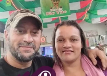 Homem vê companheira dormindo e a esfaqueia no Dia dos Namorados