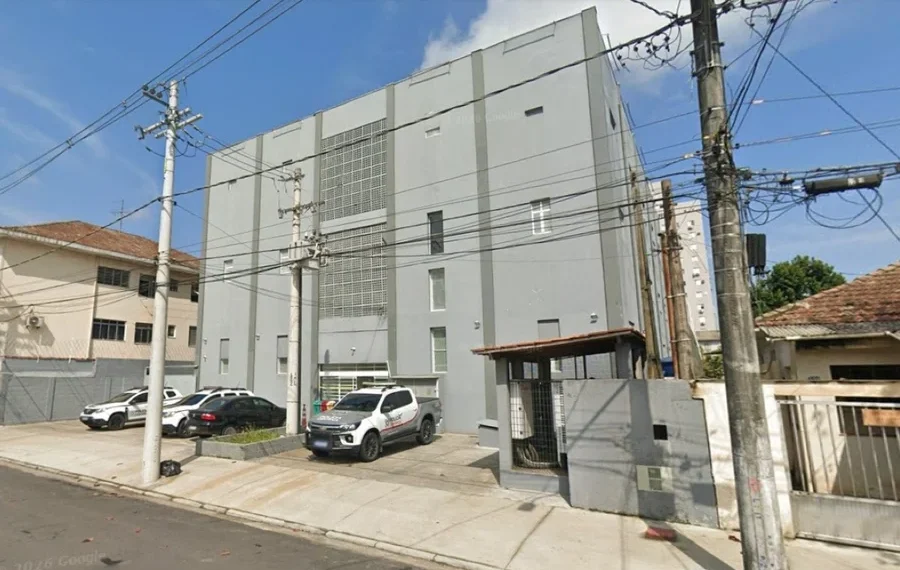 Atendente do IML é preso por fazer Pix com celular de homem morto